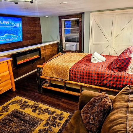 Private Cabin- Breakfast - Double Tub - 75In Tv - Sup - Washer Dryer - Bbq West Point Exterior photo