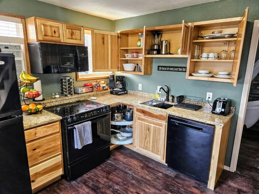 Private Cabin- Breakfast - Double Tub - 75In Tv - Sup - Washer Dryer - Bbq West Point Exterior photo