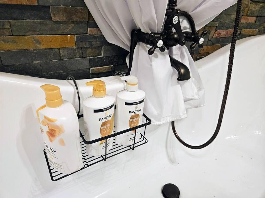 Private Cabin- Breakfast - Double Tub - 75In Tv - Sup - Washer Dryer - Bbq West Point Exterior photo